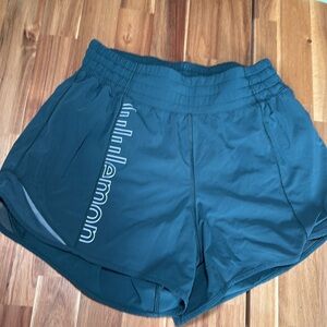Lululemon hottie hot short, 4 inch special edition green logo size 6